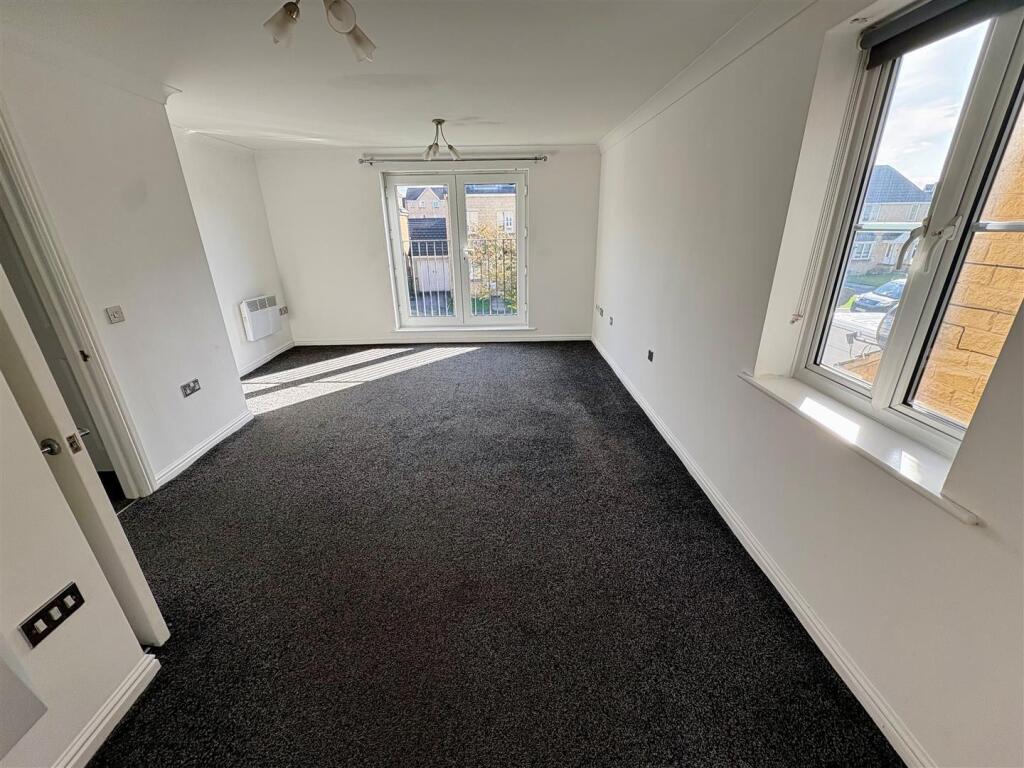 Yateholm Drive, Bradford photo 5