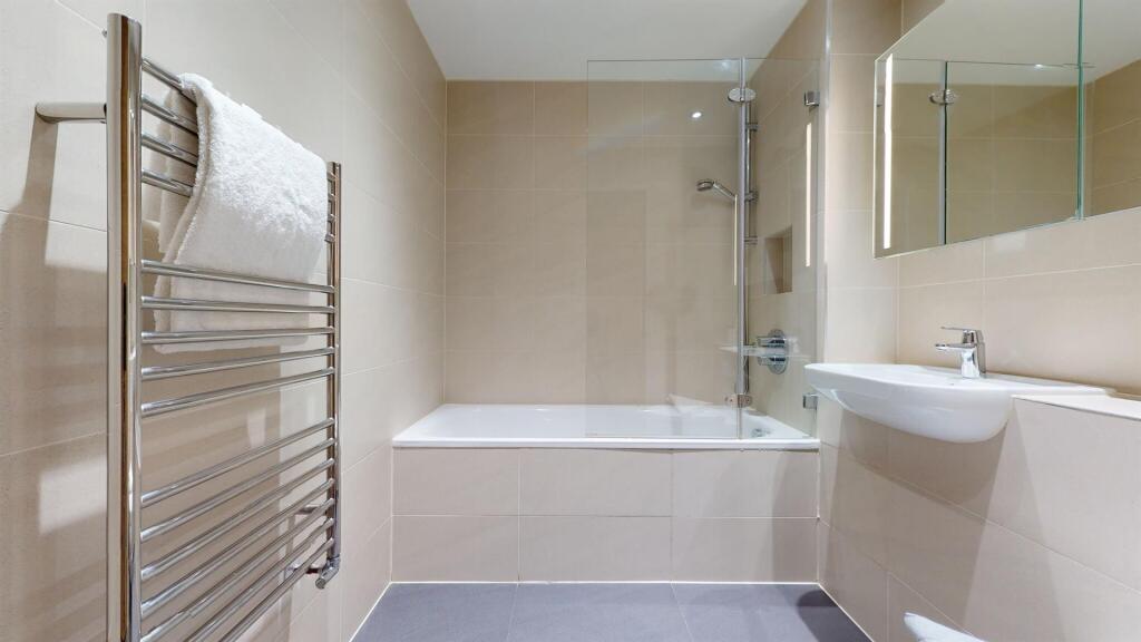 Apartment in London, East Smithfield, Whitechapel - View 2
