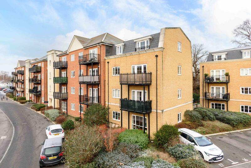 Apartment in Elmbridge, Hersham - View 3