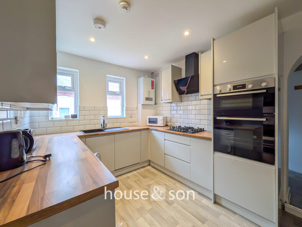 Apartment in Bournemouth, Winton - View 2