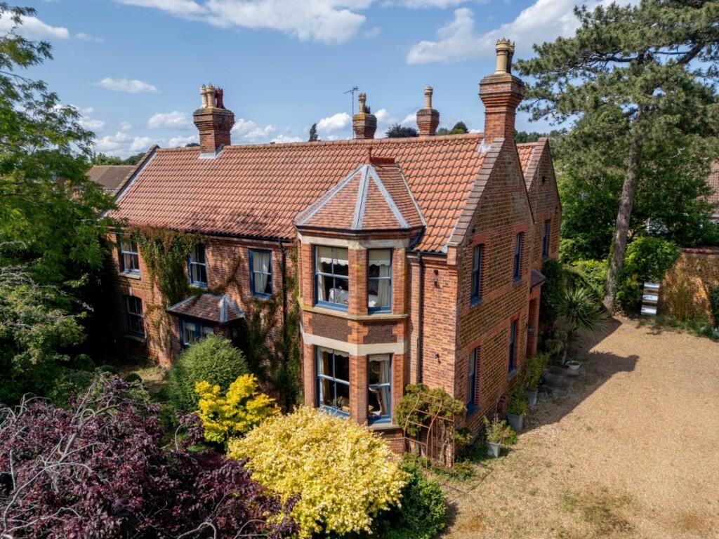 4-bed detached on Dersingham, £950,000