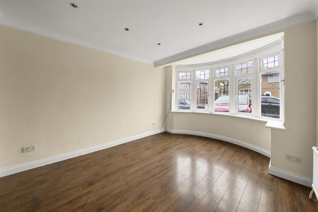Carr Road, Northolt photo 3
