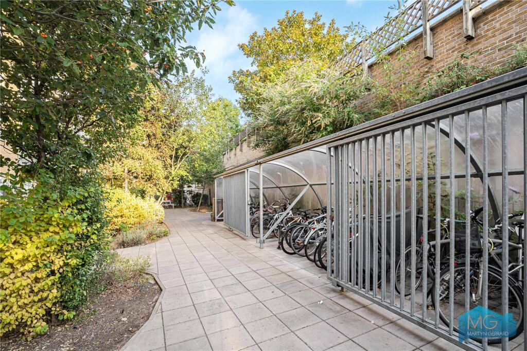 Apartment in London - More
