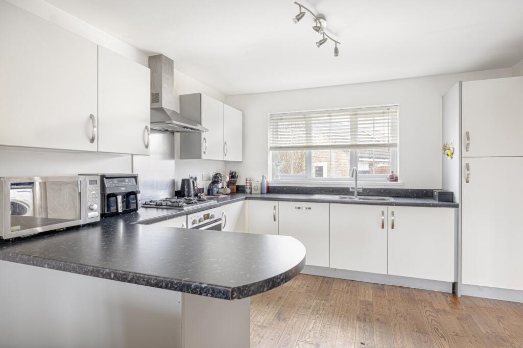 Harbridge Close, Stansted, Essex, CM24 photo 2
