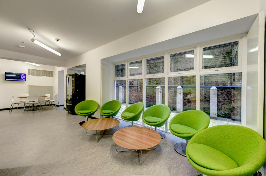 8 storeys gate 375025 beakout.jpg