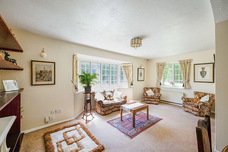 Downland Close, Epsom, Surrey, KT18 5SQ photo 4