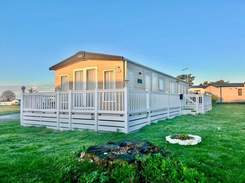 2-bed caravan on Butt Lane, Burgh Castle, £49,995