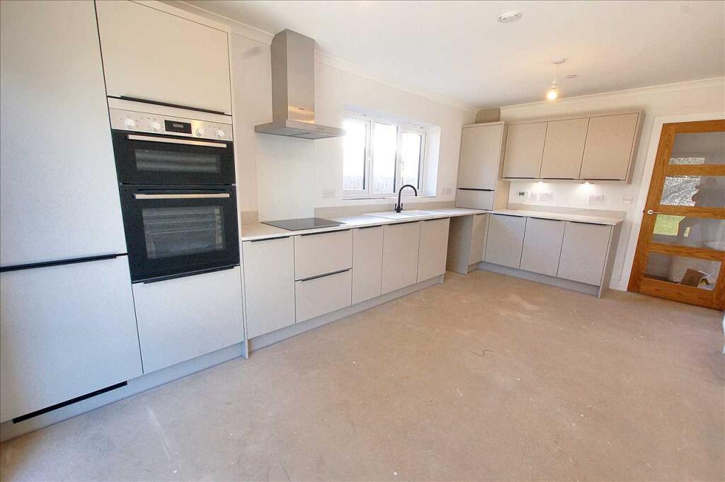 32 Hampshire Drive, Llanion Park, Pembroke Dock photo 3