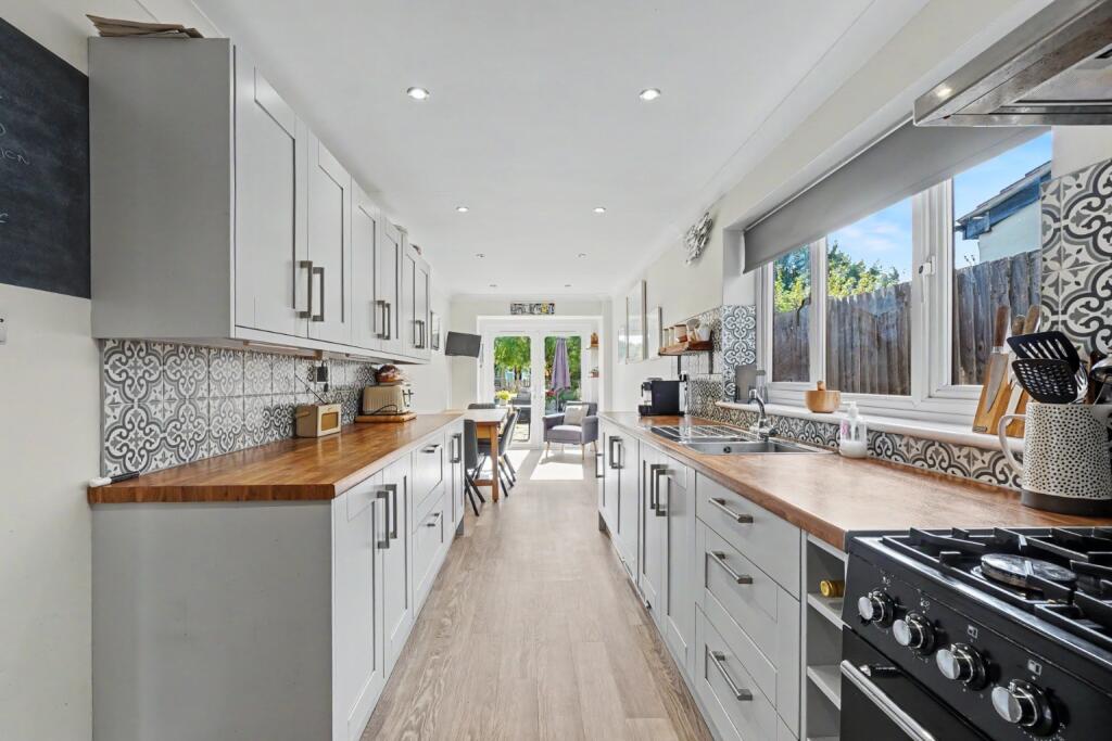 House in Gillingham, Twydall - More