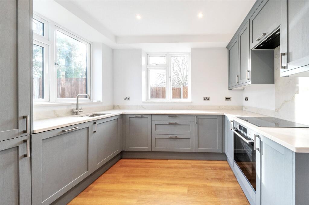 Lucca Close, Hayes, Bromley photo 4