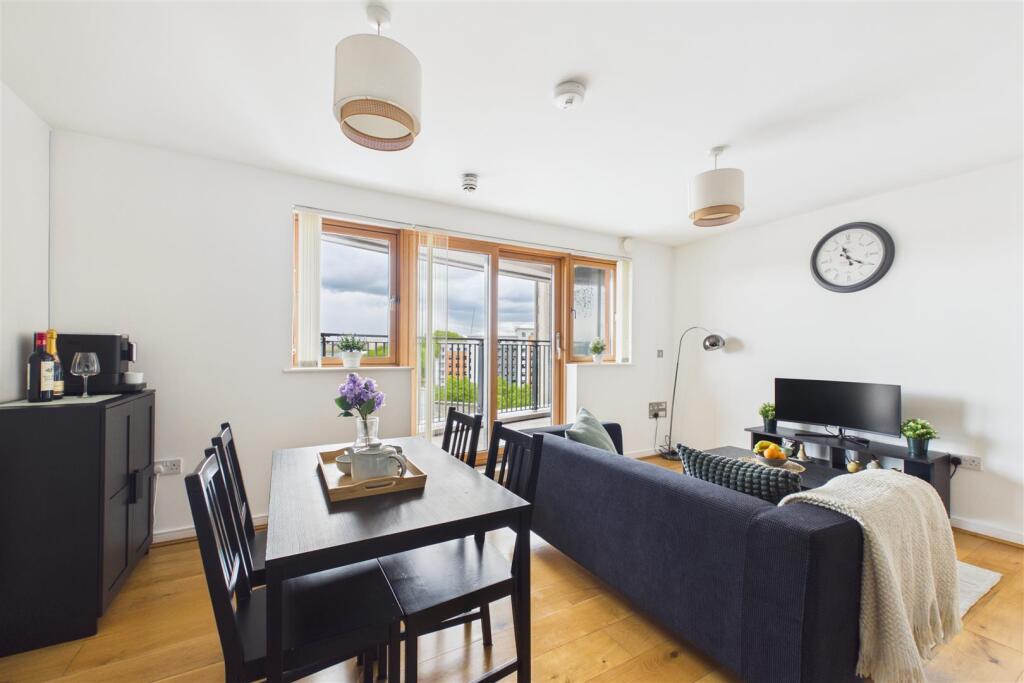 Apartment in Bristol, Finzels Reach, Broadmead - More