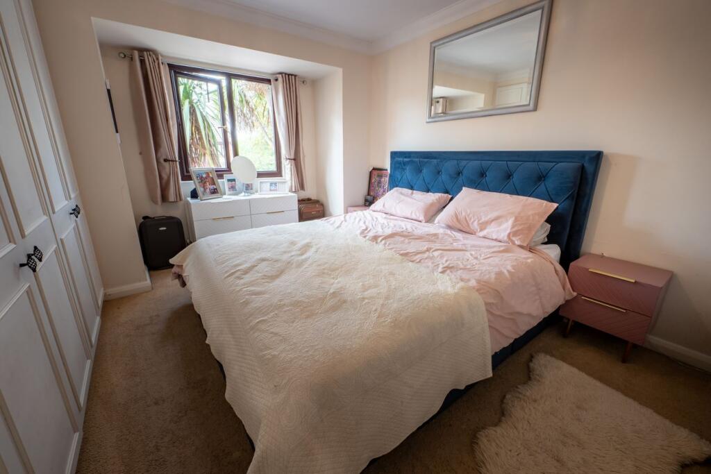 House in London, Shirley - More