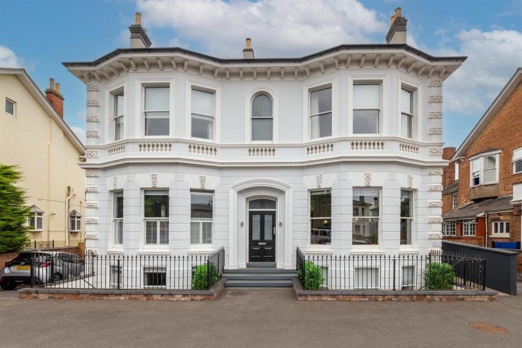 Main image of property: Victoria Court, Kenilworth Road, Leamington Spa