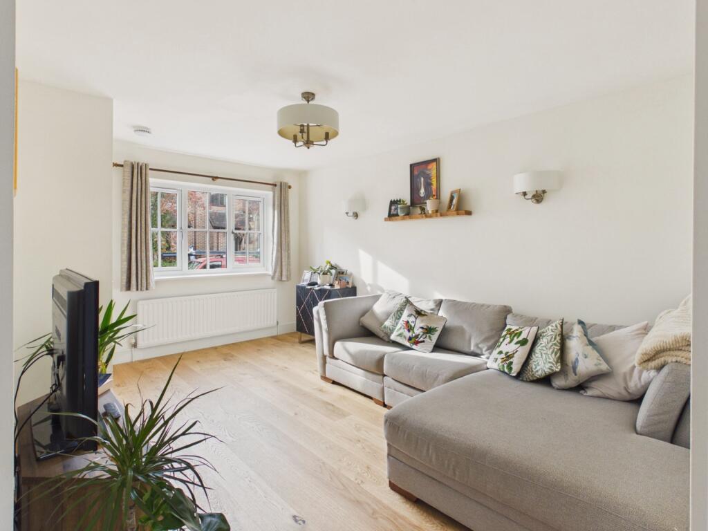 House in Hemel Hempstead - More