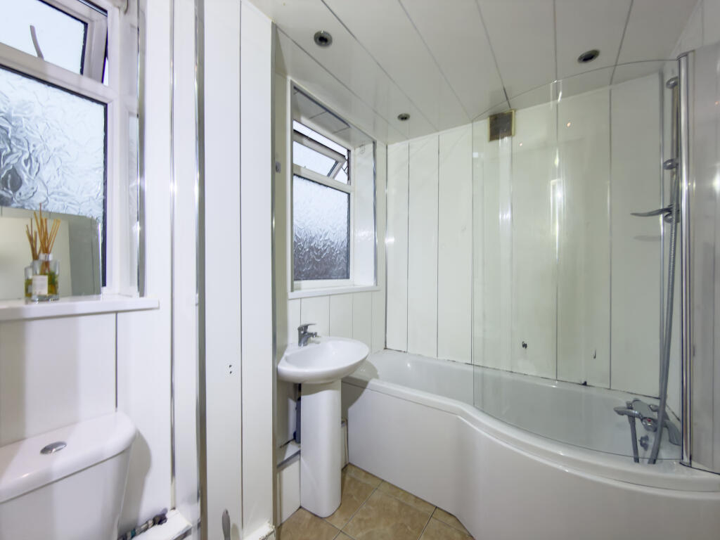 Apartment in South Tyneside, North East - View 3