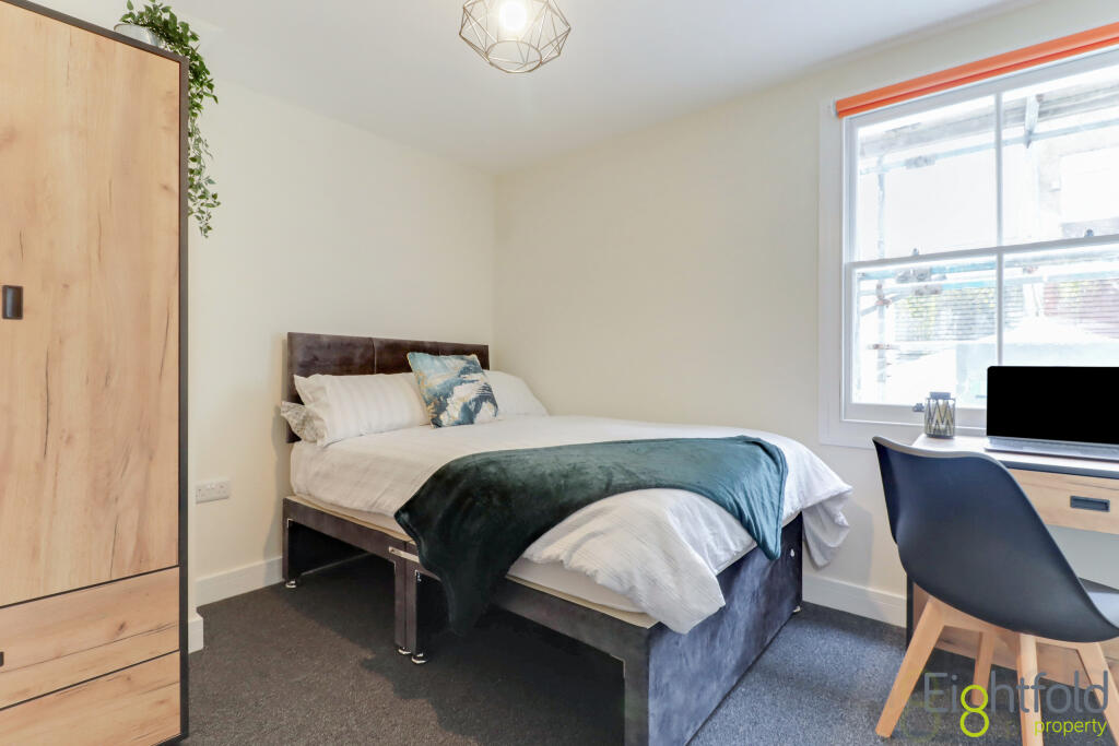 6 bedroom maisonette for rent