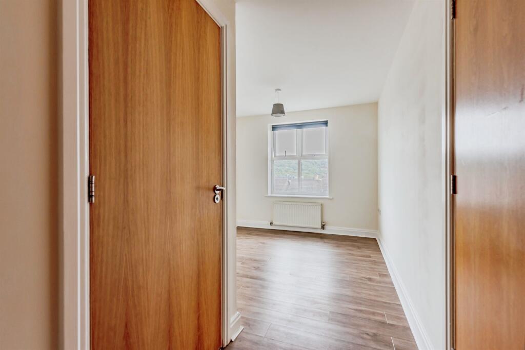 Apartment in Redhill - More