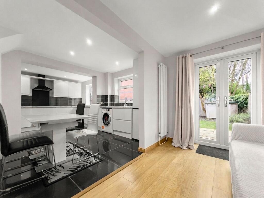 Convent Close, Aughton, L39 photo 3