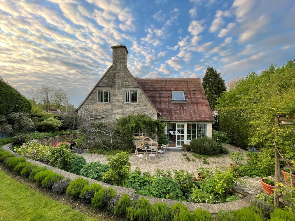 3-bed detached on Winchcombe, Cheltenham, Gloucestershire, GL54, £865,000