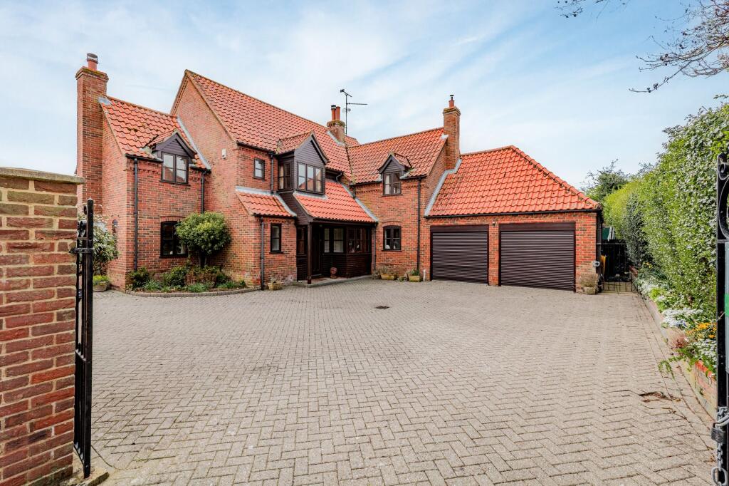 Main image of property: Space, Privacy and Countryside Views in Sedgeford