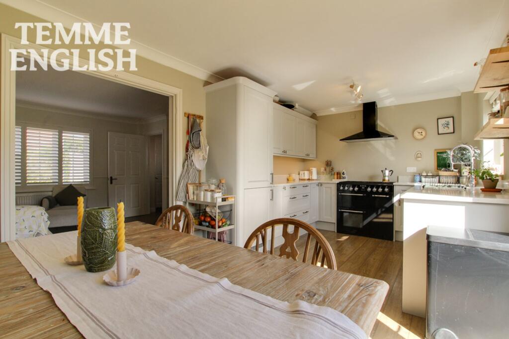 House in Basildon, Wickford - View 5