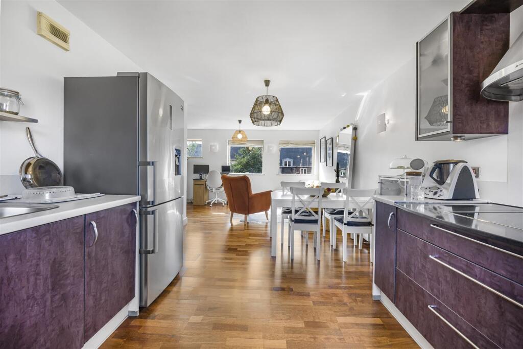 Apartment in Cardiff - More