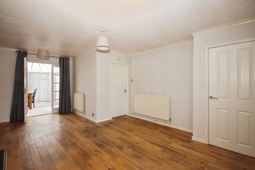Dunstall Crescent, Bishops Tachbrook, Leamington Spa, Warwickshire, CV33 photo 3