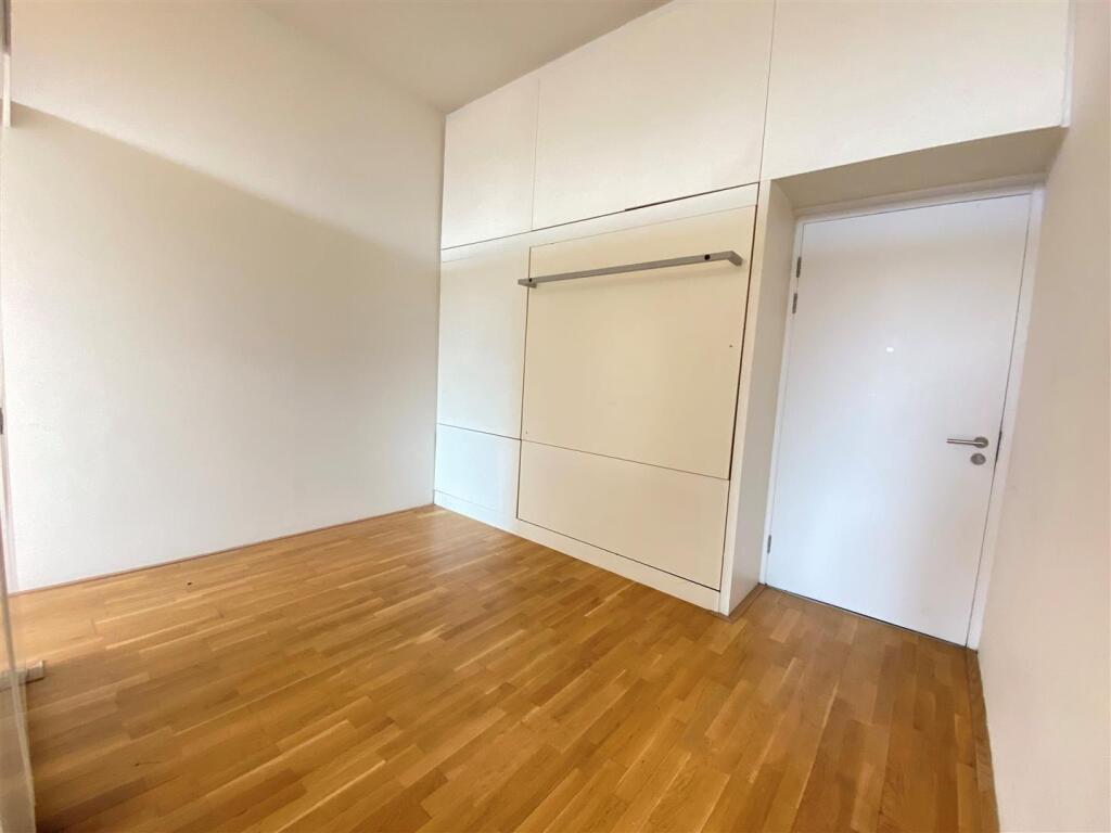 Apartment in Manchester - More