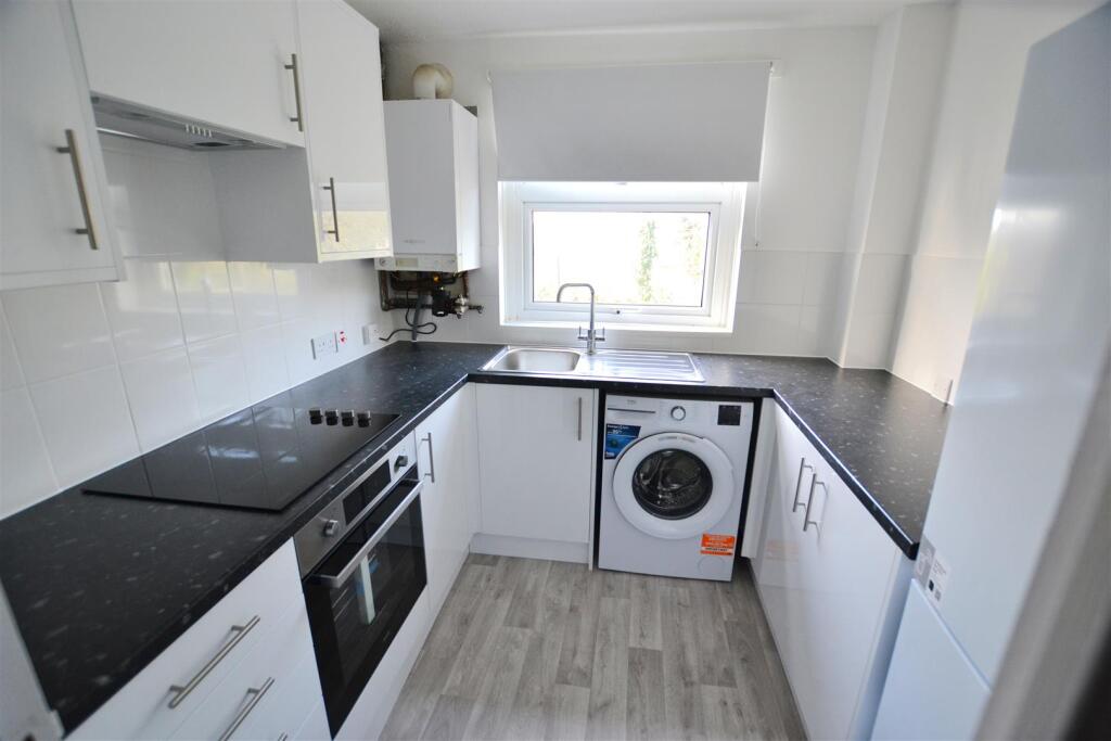 Haltside, Ellenbrook, Hatfield photo 3