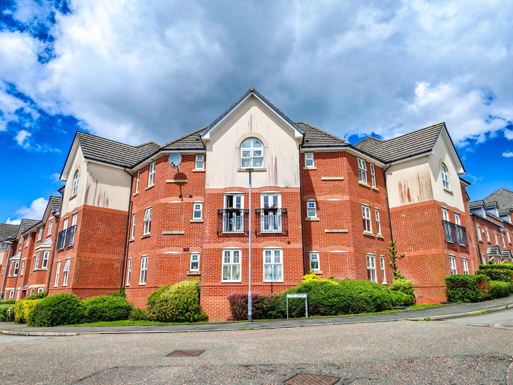 Main image of property: The Links, Hyde