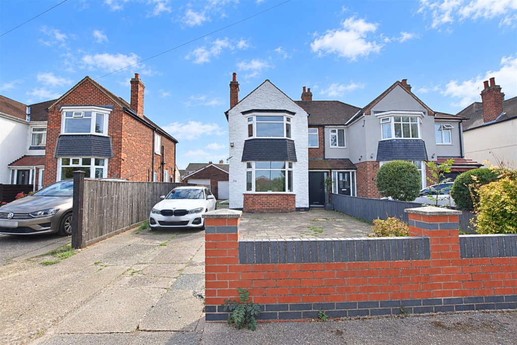 3-bed semi-detached on North Sea Lane, Humberston, Grimsby, £270,000