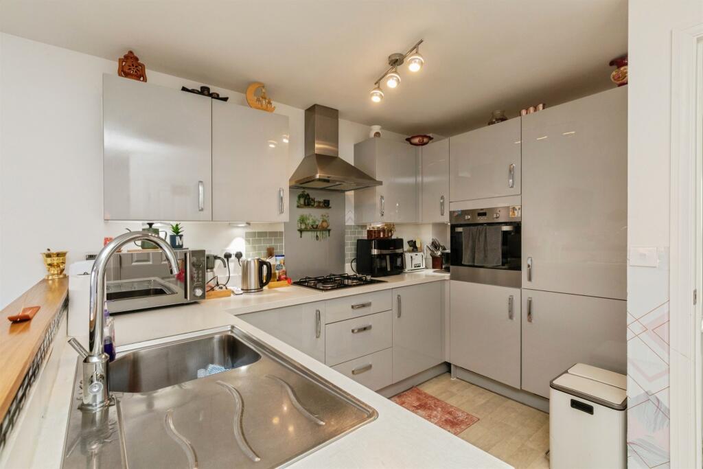 Dowsell Way, Yate, BRISTOL photo 5
