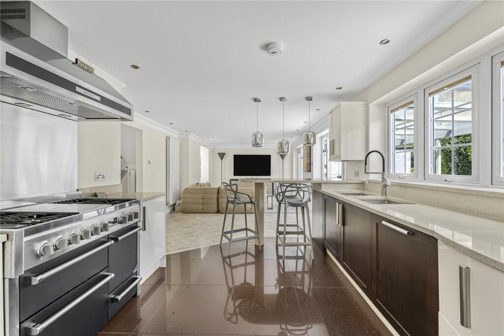 House in Bromley - View 3