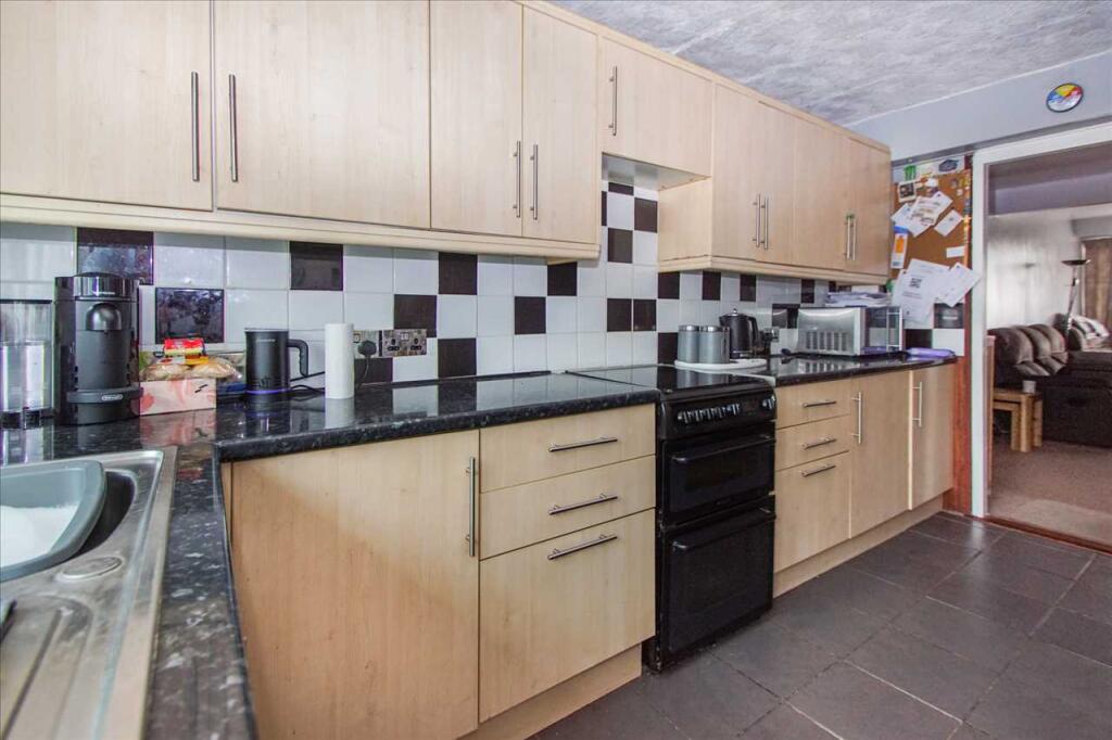 Bower Way, Cippenham, Slough photo 4
