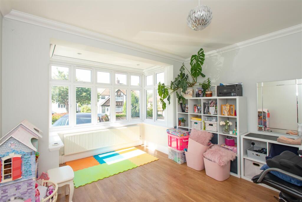 House in Bromley - More