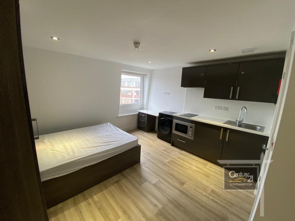 Apartment in Southampton, Bedford Place, The Polygon - View 2