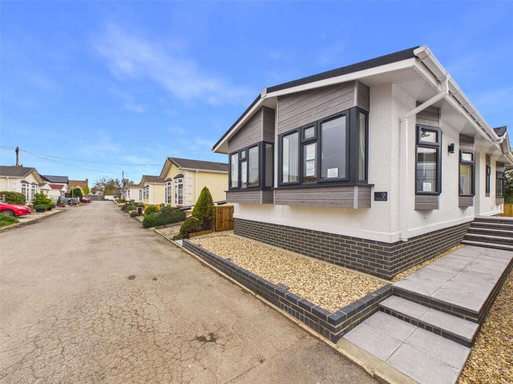 2-bed caravan on Long Furlong Park, Gotherington, Cheltenham, Gloucestershire, GL52, £200,000