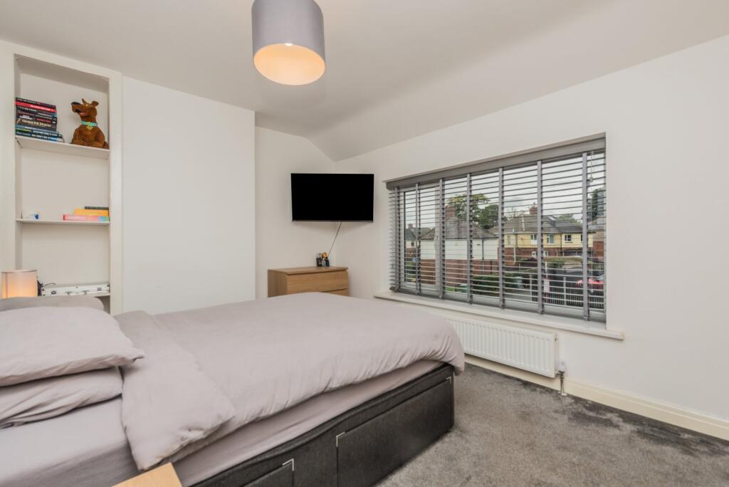 House in Kirklees, Birkenshaw Bottoms - More