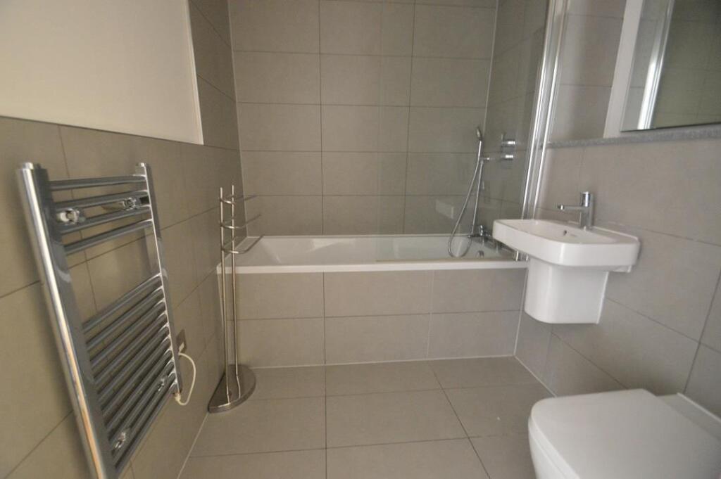 Apartment in Slough - More
