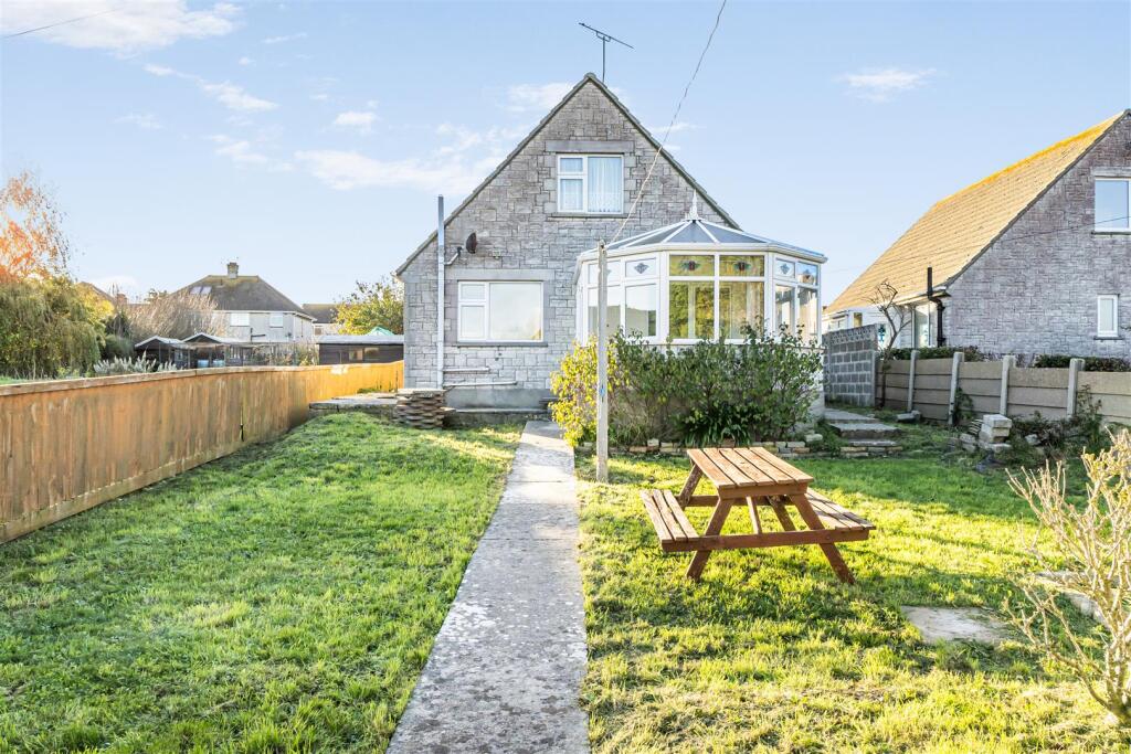 5-bed bungalow on Clarence Close, Portland, £425,000