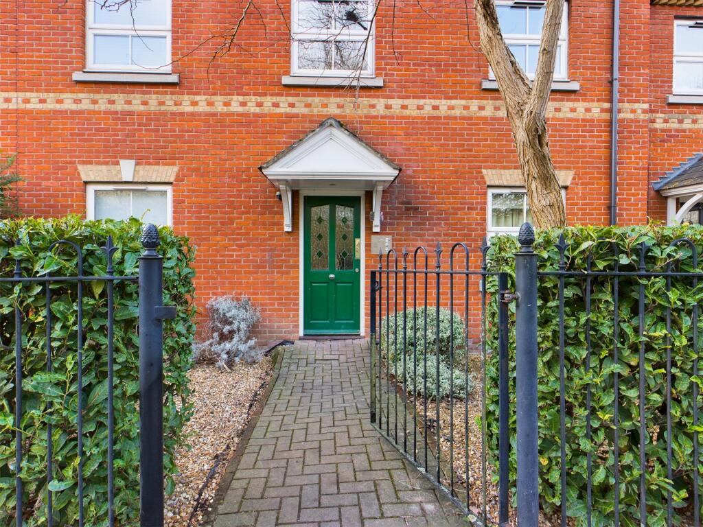 Main image of property: Englefield Green, Egham, TW20