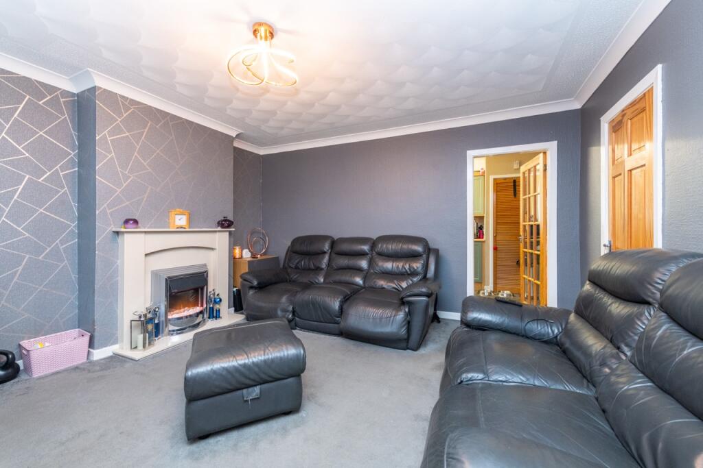 Lanrigg Avenue, Fauldhouse, West Lothian photo 3