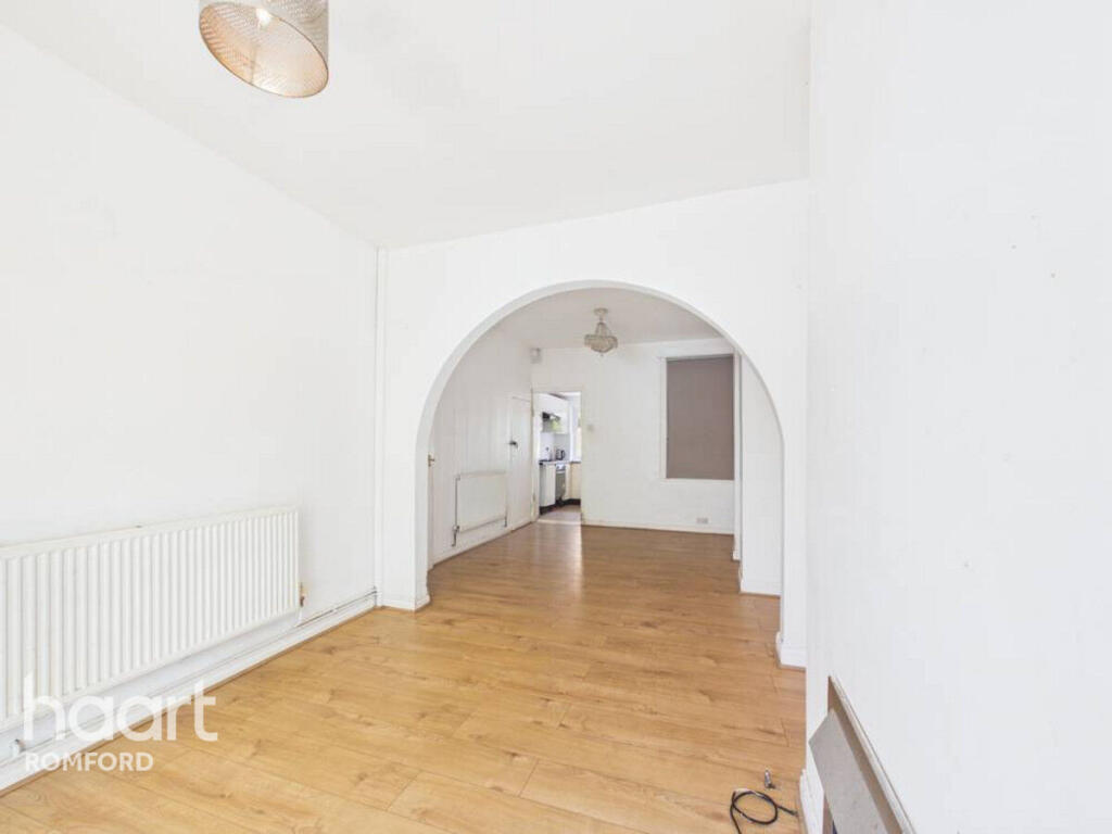 House in London, Collier Row - View 4