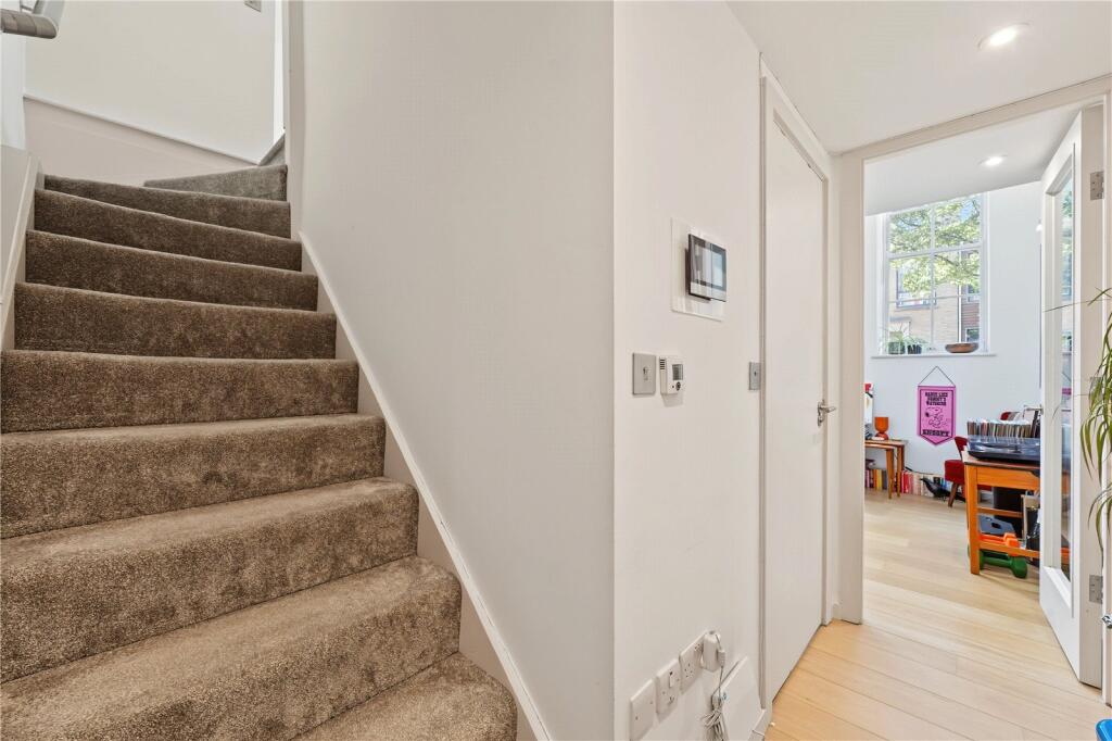 Apartment in London - More