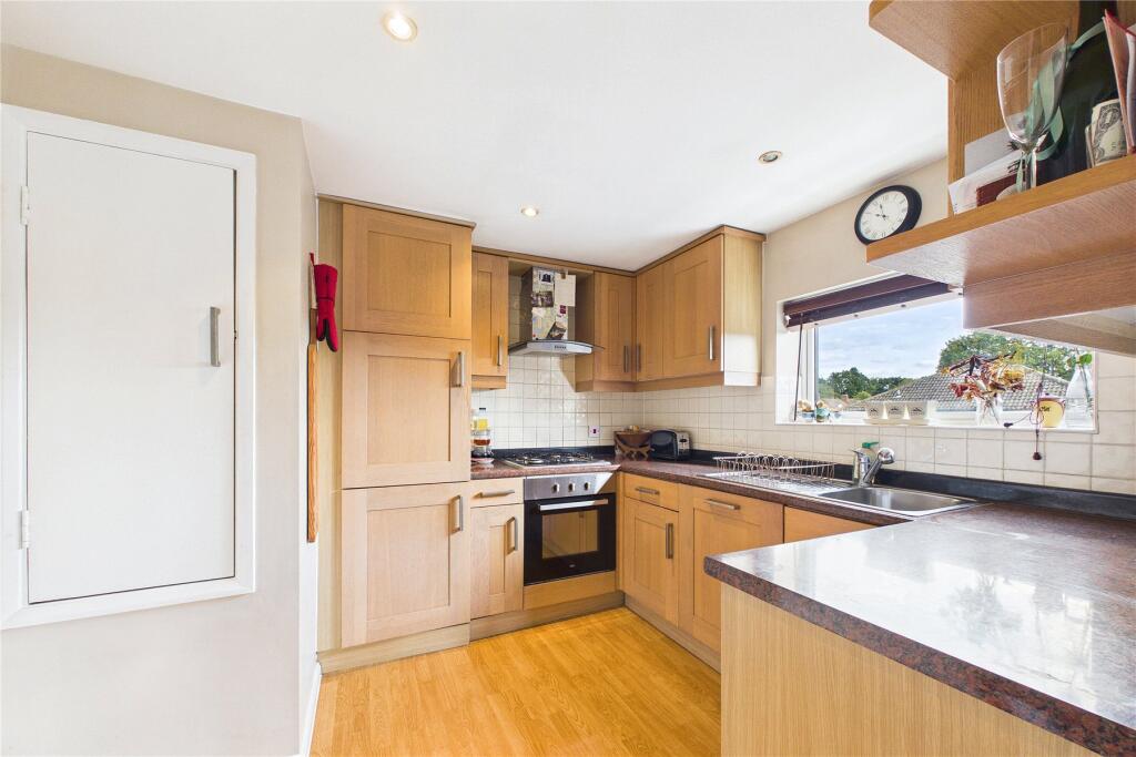 Apartment in Surrey Heath, Camberley - View 3