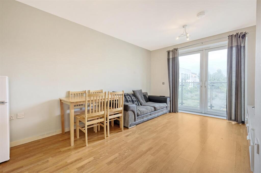 Apartment in London, Enfield Lock - View 5