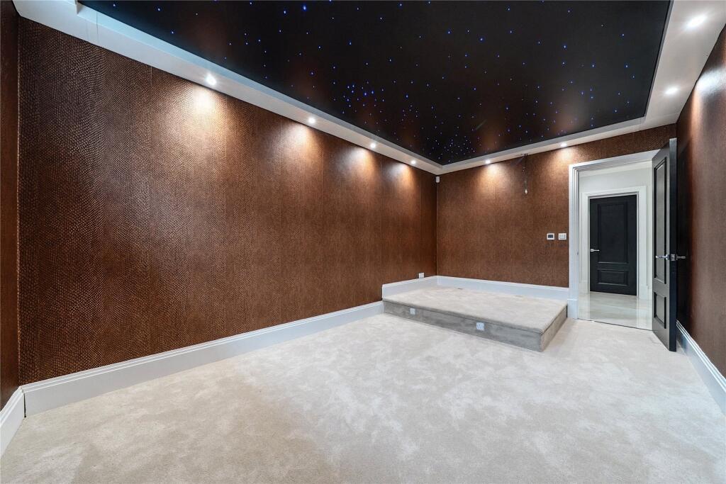 House in Bromley - More
