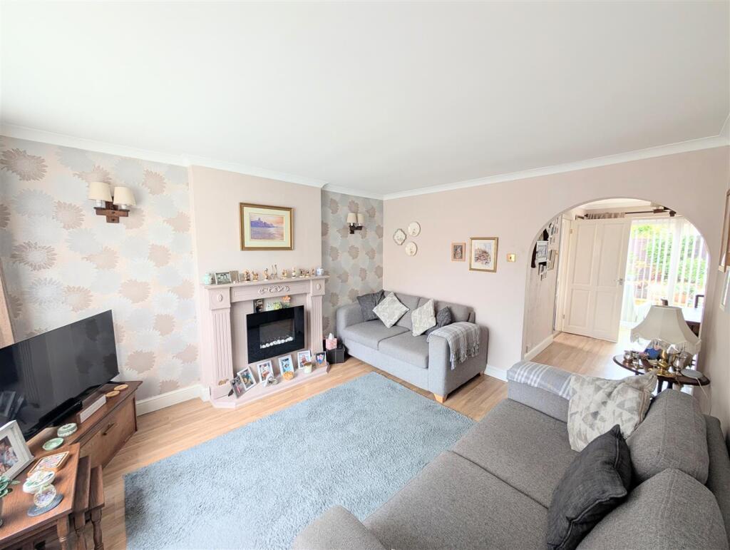 Winster Crescent, Melton Mowbray photo 3