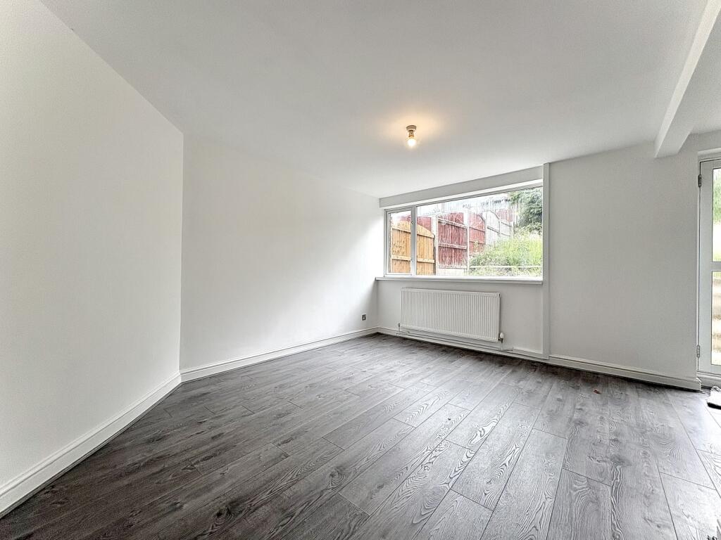 Winchester Rise, DUDLEY, DY1 2SE photo 4