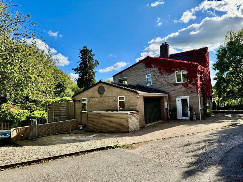 4-bed detached on The Light House, Reservoir Houses, Ogston, Higham, DE55 6EL, £725,000